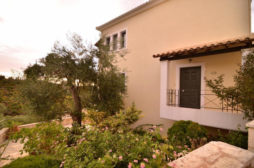Niriides Luxury Apartments Sívota エクステリア 写真